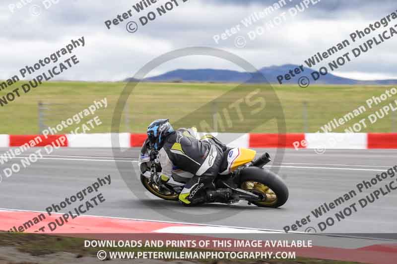 cadwell no limits trackday;cadwell park;cadwell park photographs;cadwell trackday photographs;enduro digital images;event digital images;eventdigitalimages;navarra;no limits trackdays;peter wileman photography;racing digital images;trackday digital images;trackday photos